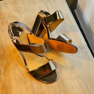 Theory metallic Patent leather heel size 39 1/2.